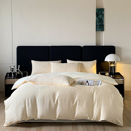 91家纺网 家纺一手货源 找家纺 2025新款60s长绒棉提花四件套 宝丽-奶昔白