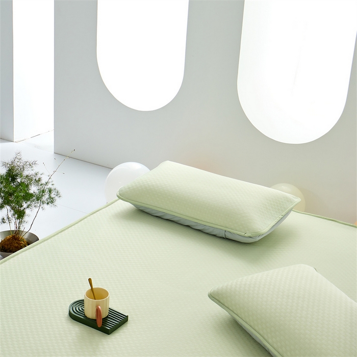 91家纺网 家纺一手货源 找家纺 凌云家纺 2025年爆款新品100%锦纶冰丝凉感三明治凉席 绿色