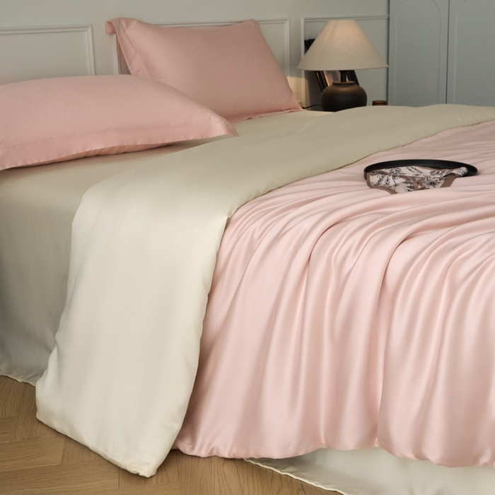 91家纺网 家纺一手货源 找家纺 涵宸2025新款天丝-天丝棉-纯色四件套-场景1 玫瑰粉+象牙白