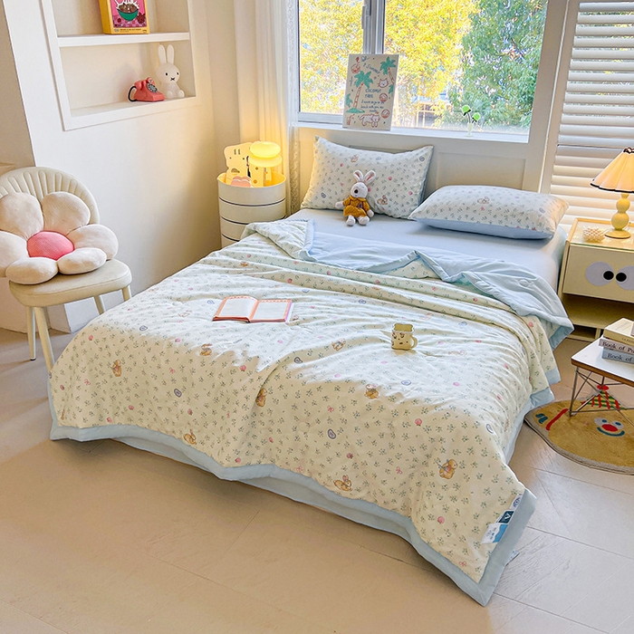91家纺网 家纺一手货源 找家纺 金喜 2025新款全棉印花夏被可爱卡通风夏凉被薄被子夏被四件套 兔子乐园