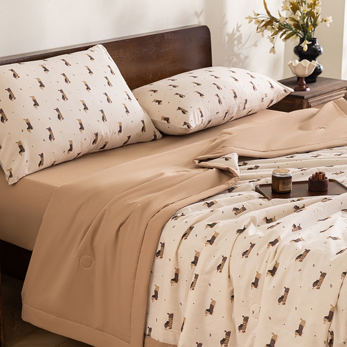 91家纺网 家纺一手货源 找家纺 吾诺 2025 全棉印花单层纱大豆夏被四件套夏凉被空调被子被芯全棉夏被 腊肠小狗