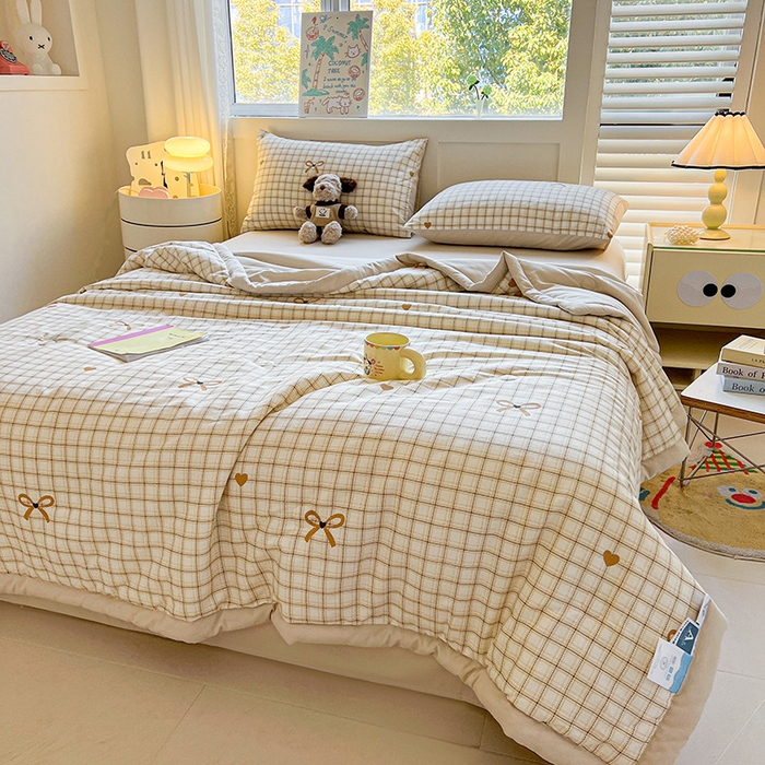 91家纺网 家纺一手货源 找家纺 金喜 2025新款全棉印花夏被可爱卡通风夏凉被薄被子夏被四件套 极简主义