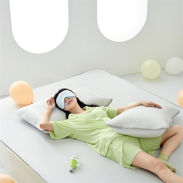 91家纺网 家纺一手货源 找家纺 凌云家纺 2025年爆款新品100%锦纶冰丝凉感三明治凉席 灰色