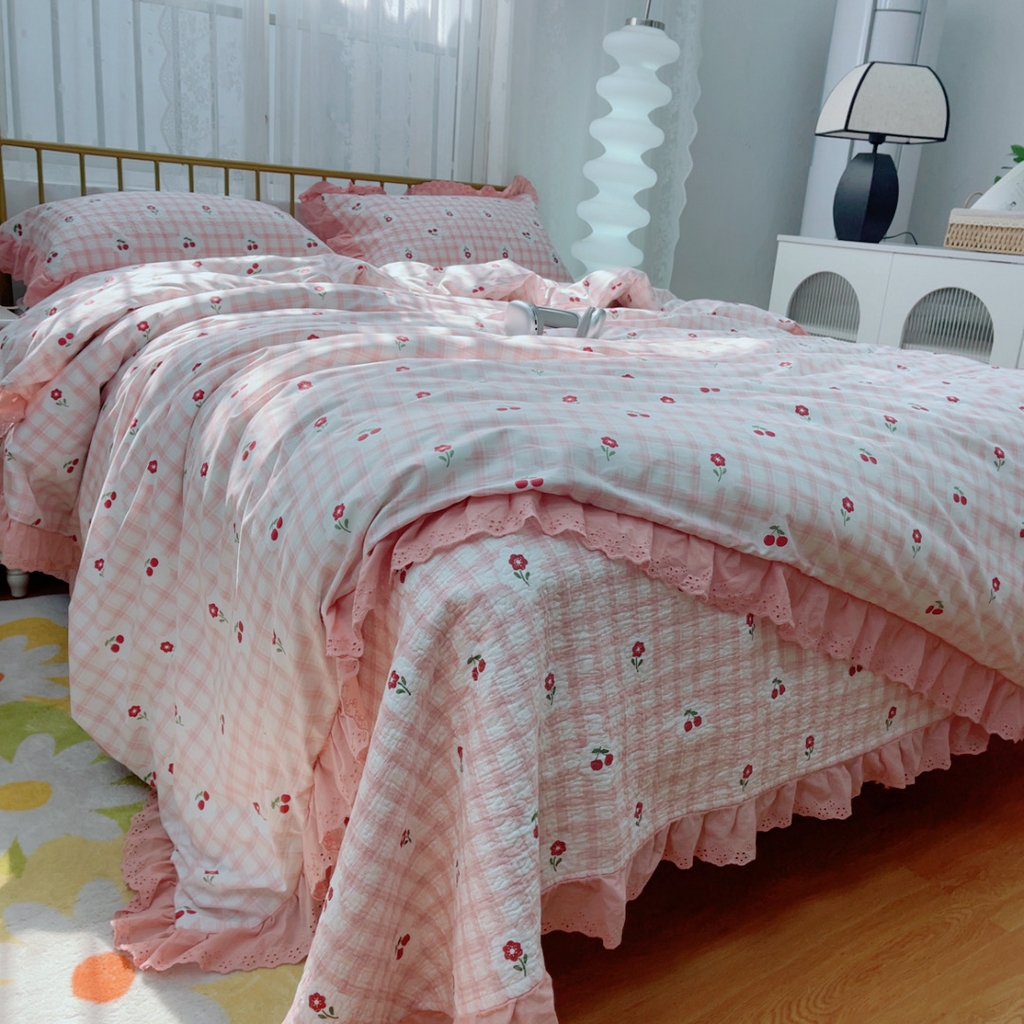 91家纺网 家纺一手货源 找家纺 暖居 2025春夏款高温砂洗棉花床盖三件套被套四件套同款纯棉夏被空调被四季 樱桃格子粉