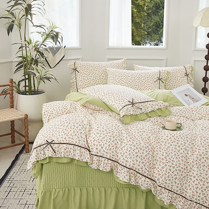 91家纺网 家纺一手货源 找家纺 卡迪亚家纺 2025新款轻氧棉小碎花韩式花边床盖 花漾