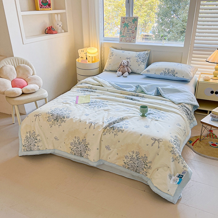 91家纺网 家纺一手货源 找家纺 金喜 2025新款全棉印花夏被可爱卡通风夏凉被薄被子夏被四件套 醉花语