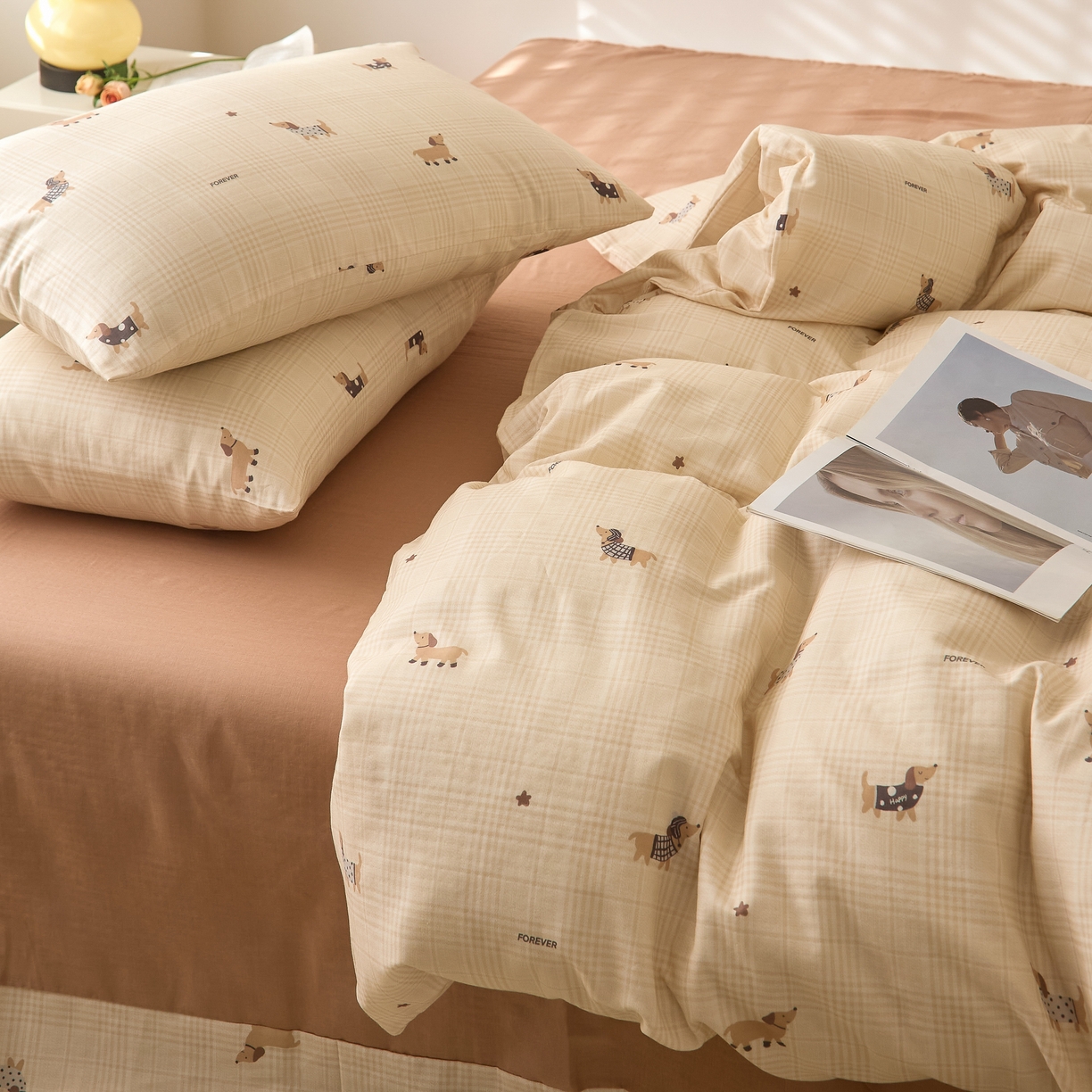 91家纺网 家纺一手货源 找家纺 嘉汀兰家居 2025新款圆角花边款全棉纯棉A类母婴级有氧全棉双层纱亲肤全棉小清新印花四件套 快乐狗狗