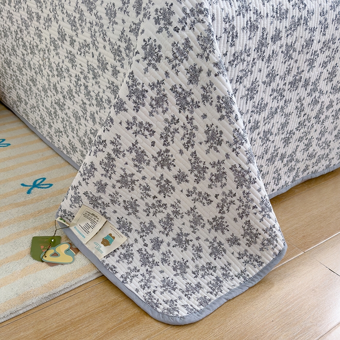 91家纺网 家纺一手货源 找家纺 赫梵茜 2025新款有氧针织双层纱单床盖床盖三件套床盖四件套 萱花 -灰