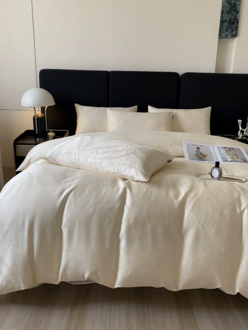 91家纺网 家纺一手货源 找家纺 2025新款60s长绒棉提花四件套 叶繁-奶昔白