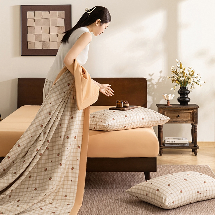 91家纺网 家纺一手货源 找家纺 吾诺 2025 全棉印花单层纱大豆夏被四件套夏凉被空调被子被芯全棉夏被 格子草莓