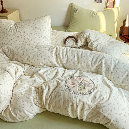 91家纺网 家纺一手货源 找家纺 耀悦家纺2025新款a类纯棉双层纱绣花四件套 精灵物语