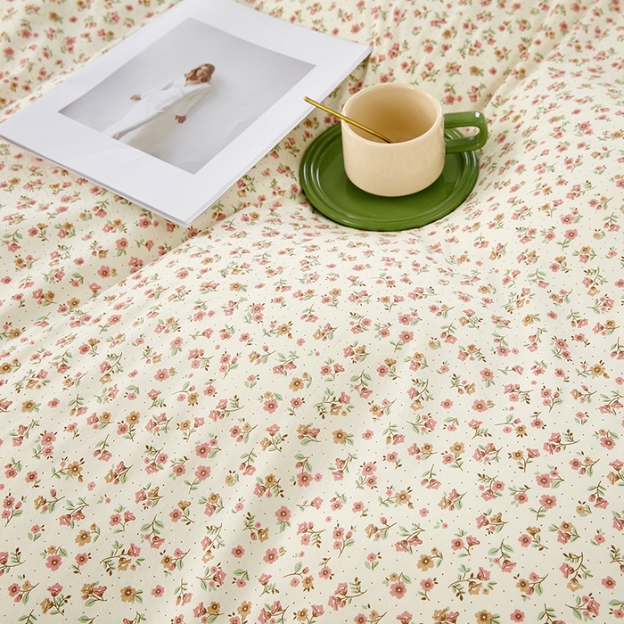 91家纺网 家纺一手货源 找家纺 卡迪亚家纺 2025新款轻氧棉小碎花韩式花边床盖 花漾