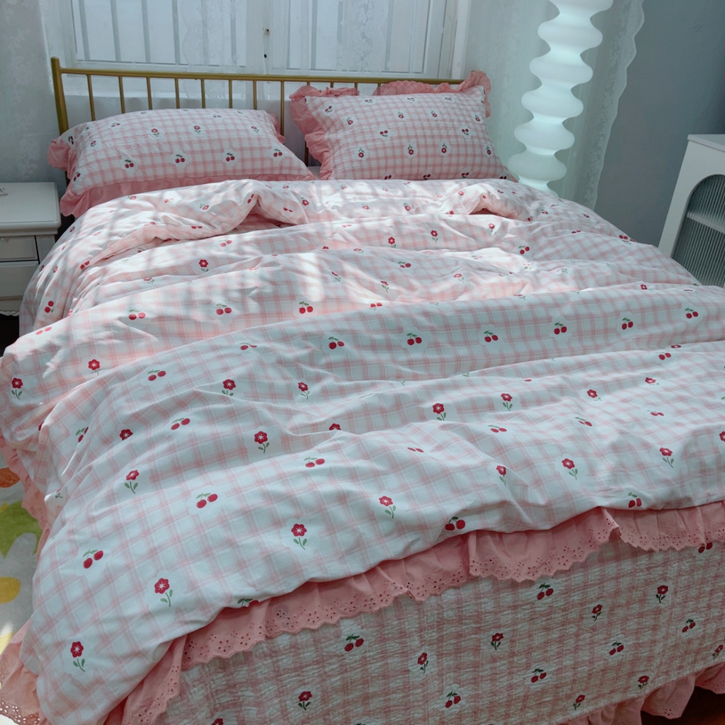 91家纺网 家纺一手货源 找家纺 暖居 2025春夏款高温砂洗棉花床盖三件套被套四件套同款纯棉夏被空调被四季 樱桃格子粉