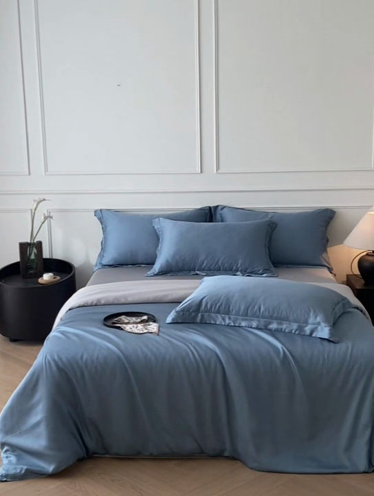 91家纺网 家纺一手货源 找家纺 涵宸2025新款天丝-天丝棉-纯色四件套-场景1 星耀兰+时尚灰