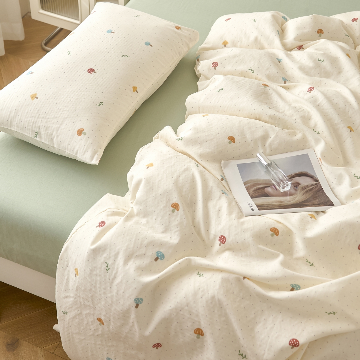 91家纺网 家纺一手货源 找家纺 嘉汀兰家居 2025新款圆角花边款全棉纯棉A类母婴级有氧全棉双层纱亲肤全棉小清新印花四件套 蘑菇乐园