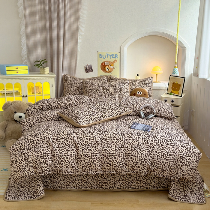 91家纺网 家纺一手货源 找家纺 赫梵茜 2025新款有氧针织双层纱单床盖床盖三件套床盖四件套 豹纹