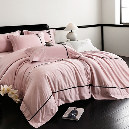 91家纺网 家纺一手货源 找家纺 张公子婚庆馆 2025新款120支新疆长绒棉居家绣花工艺系列四件套-寐【控价不低于340】 寐-豆沙