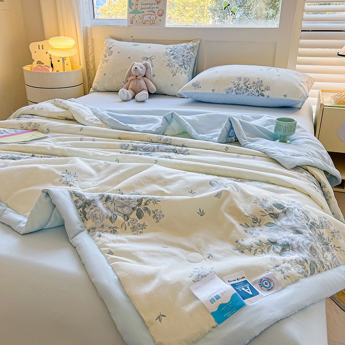 91家纺网 家纺一手货源 找家纺 金喜 2025新款全棉印花夏被可爱卡通风夏凉被薄被子夏被四件套 醉花语