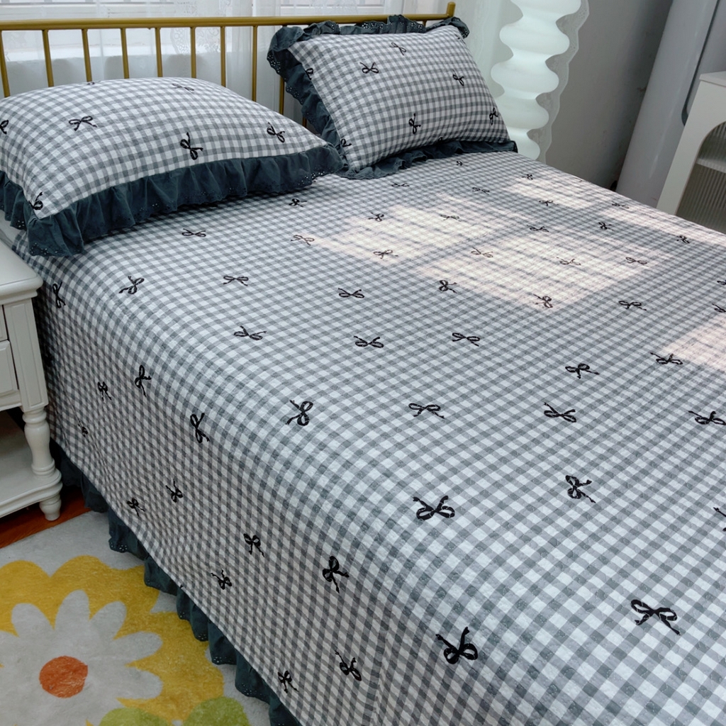 91家纺网 家纺一手货源 找家纺 暖居 2025春夏款高温砂洗棉花床盖三件套被套四件套同款纯棉夏被空调被四季 灰格蝴蝶结