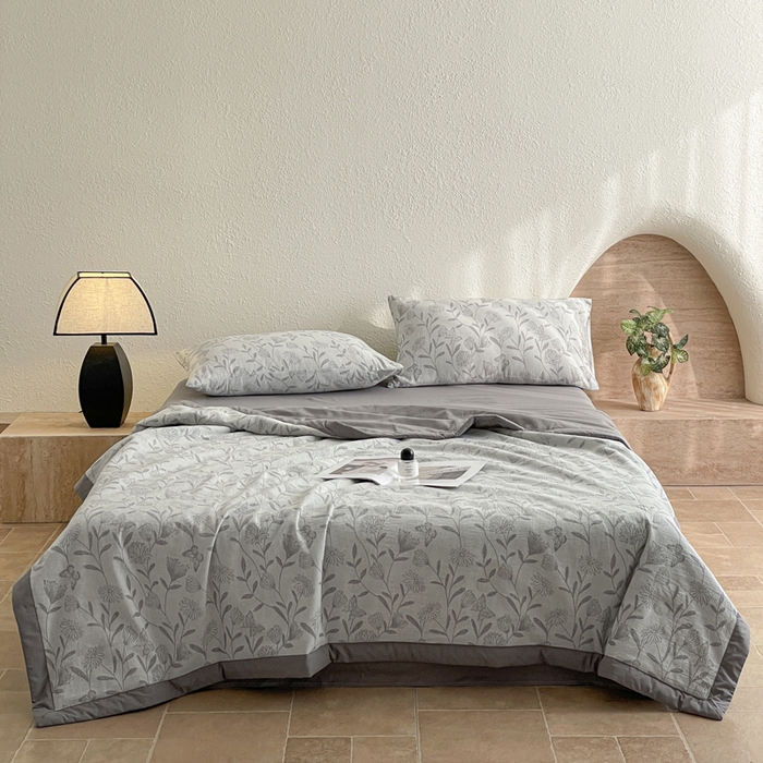 91家纺网 家纺一手货源 找家纺 吾诺 2025 全棉色织提花三层纱夏被四件套全棉夏被大豆夏被夏凉被空调被子被芯 梦幻花园-灰