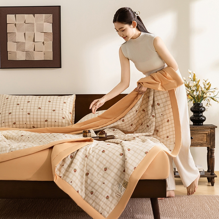 91家纺网 家纺一手货源 找家纺 吾诺 2025 全棉印花单层纱大豆夏被四件套夏凉被空调被子被芯全棉夏被 格子草莓