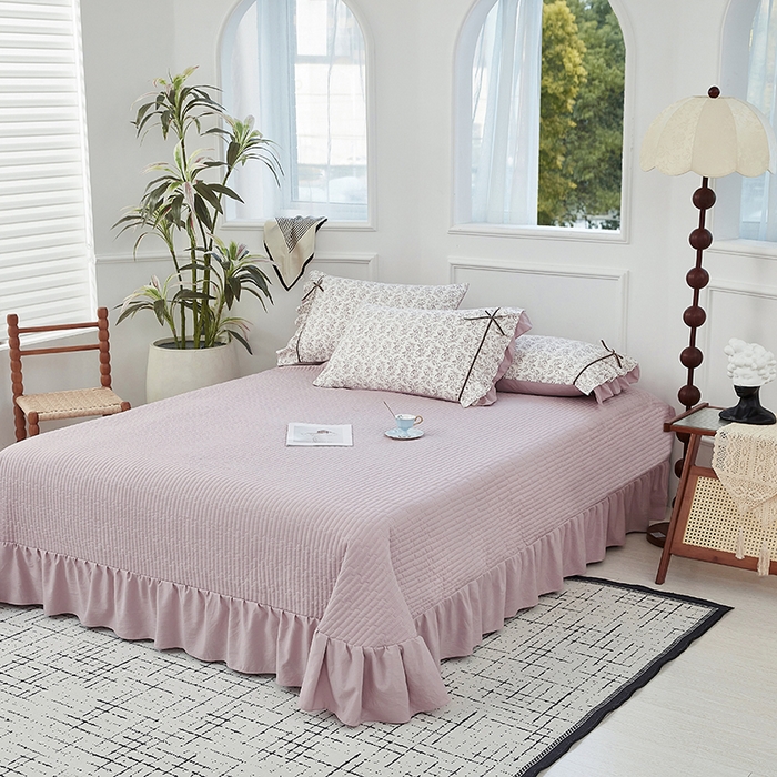 91家纺网 家纺一手货源 找家纺 卡迪亚家纺 2025新款轻氧棉小碎花韩式花边床盖 紫馨