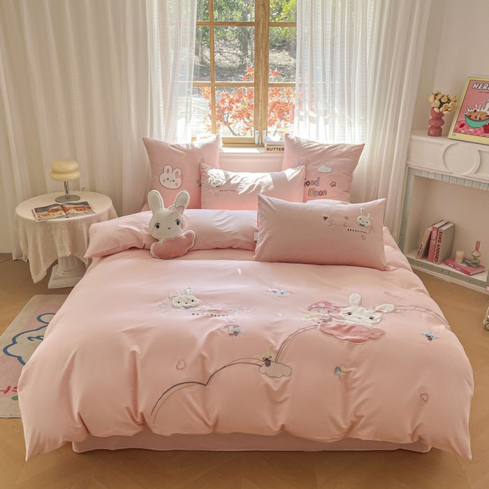 91家纺网 家纺一手货源 找家纺 （总）恋绒2025新款亲肤全棉水洗棉纯棉贴布绣立体刺绣四件套系列—暗合款（提供买家秀）（送同款抱枕）