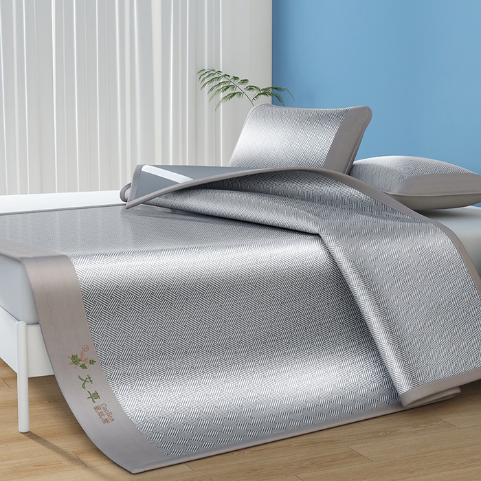 91家纺网 家纺一手货源 找家纺 青雅席业 2025新款凉感艾草冰藤席凉席 饼干花-灰色