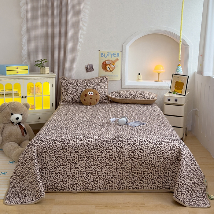 91家纺网 家纺一手货源 找家纺 赫梵茜 2025新款有氧针织双层纱单床盖床盖三件套床盖四件套 豹纹