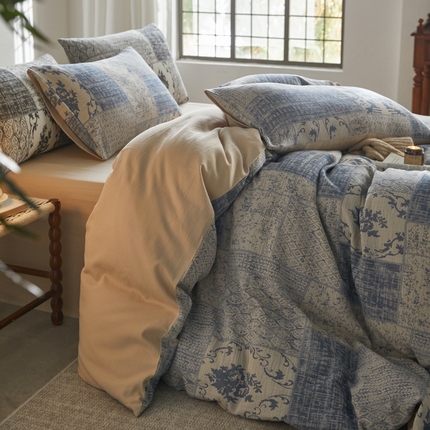 91家纺网 家纺一手货源 找家纺 山舍家居 2025新款全棉纯棉色织纱布四件套系列-树下萨瓦呢(棚拍一） 树下萨瓦呢-蓝