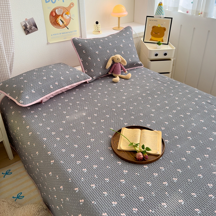 91家纺网 家纺一手货源 找家纺 赫梵茜 2025新款有氧针织双层纱单床盖床盖三件套床盖四件套 复古樱桃