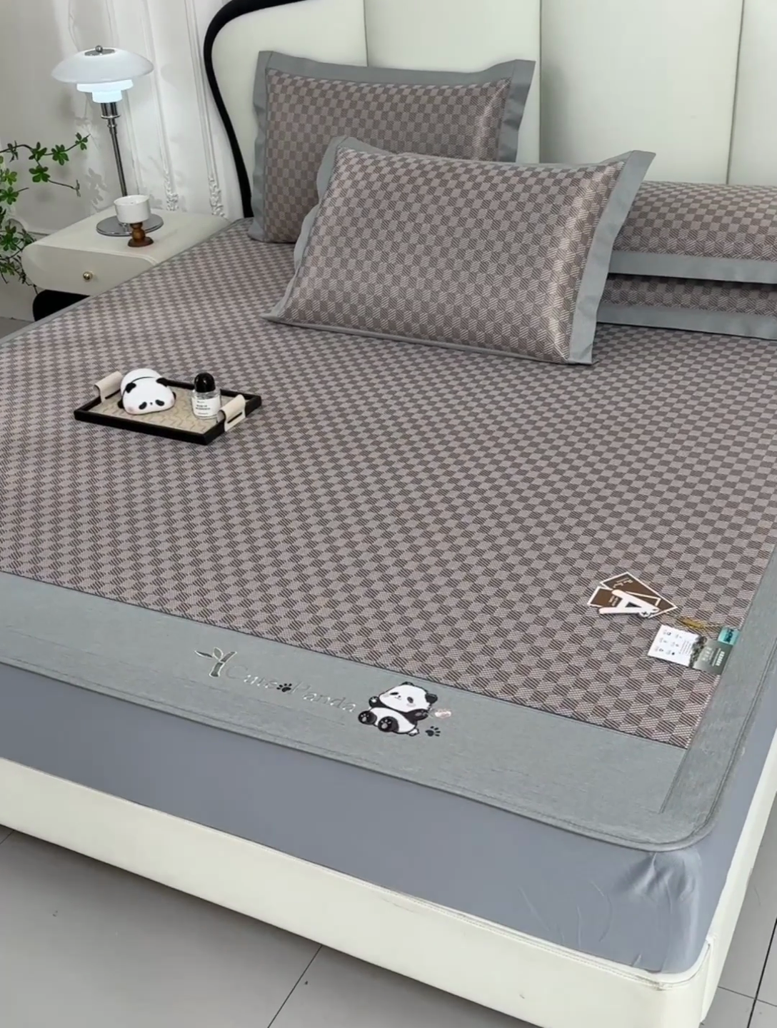 91家纺网 家纺一手货源 找家纺 小牛席业 2025新款棋盘格-熊猫凉感冰丝席系列（床笠款） 咖色