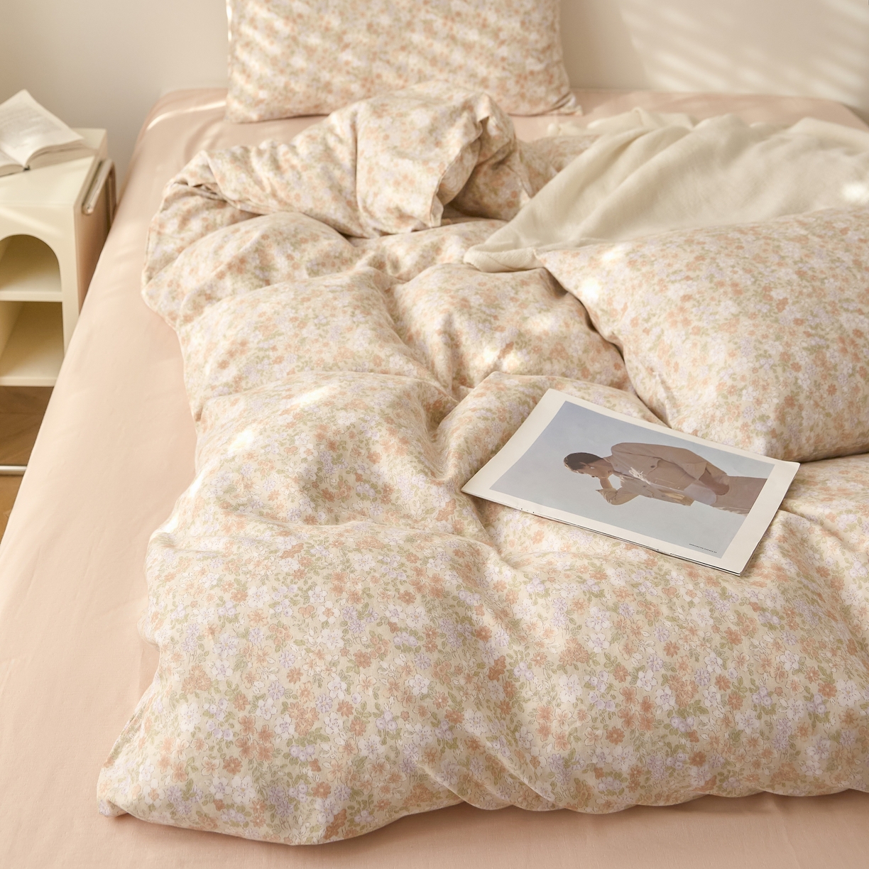 91家纺网 家纺一手货源 找家纺 嘉汀兰家居 2025新款圆角花边款全棉纯棉A类母婴级有氧全棉双层纱亲肤全棉小清新印花四件套 铃兰花语