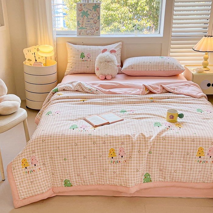 91家纺网 家纺一手货源 找家纺 金喜 2025新款全棉印花夏被可爱卡通风夏凉被薄被子夏被四件套 美好时光