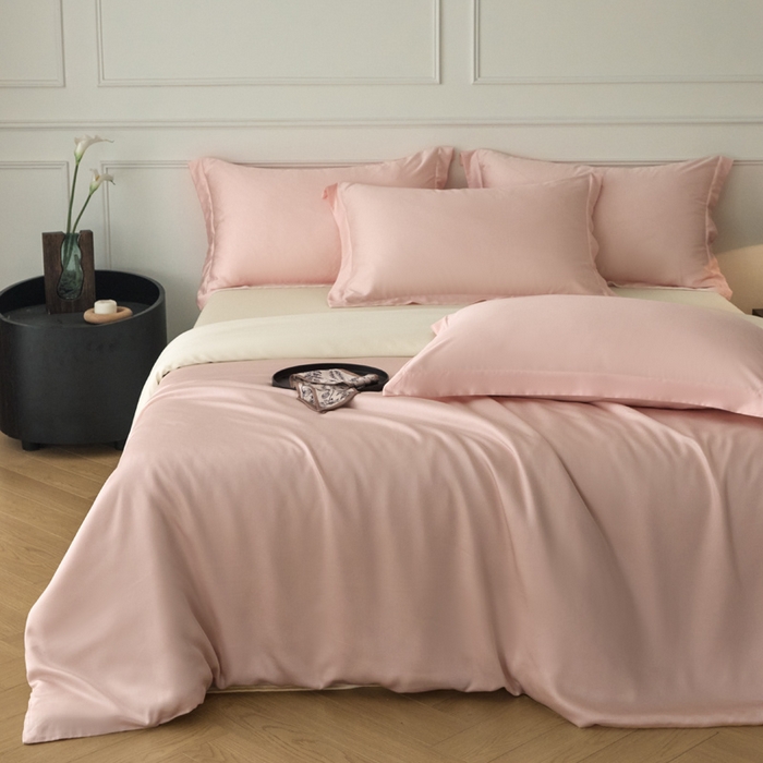 91家纺网 家纺一手货源 找家纺 涵宸2025新款天丝-天丝棉-纯色四件套-场景1 玫瑰粉+象牙白