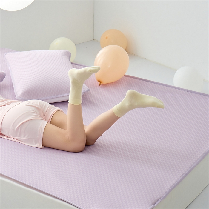 91家纺网 家纺一手货源 找家纺 凌云家纺 2025年爆款新品100%锦纶冰丝凉感三明治凉席 紫色