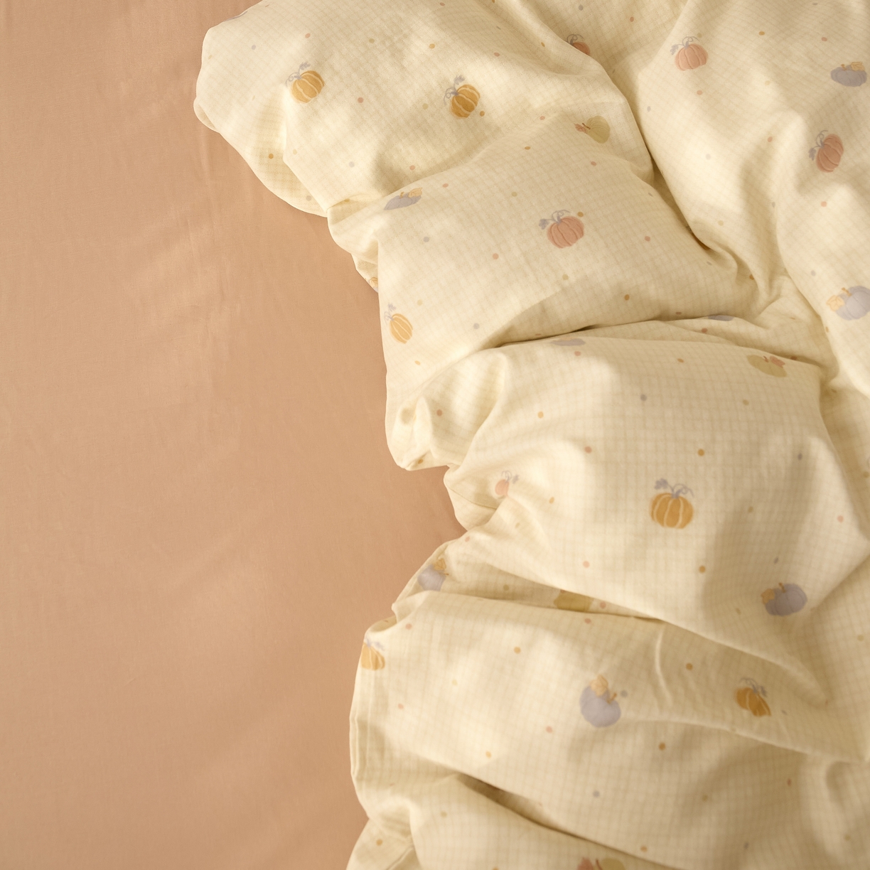 91家纺网 家纺一手货源 找家纺 嘉汀兰家居 2025新款圆角花边款全棉纯棉A类母婴级有氧全棉双层纱亲肤全棉小清新印花四件套 南瓜