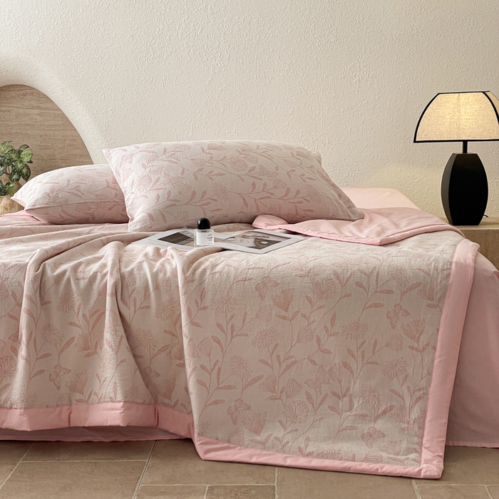 91家纺网 家纺一手货源 找家纺 吾诺 2025 全棉色织提花三层纱夏被四件套全棉夏被大豆夏被夏凉被空调被子被芯 梦幻花园-粉