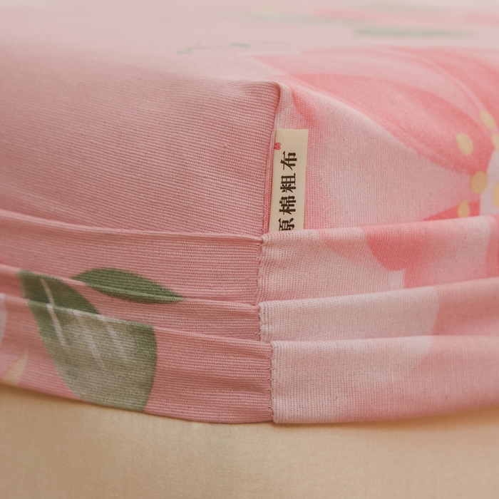 91家纺网 家纺一手货源 找家纺 棉乐町家居 2025新款锦柔老粗布印花床笠 密语花漾