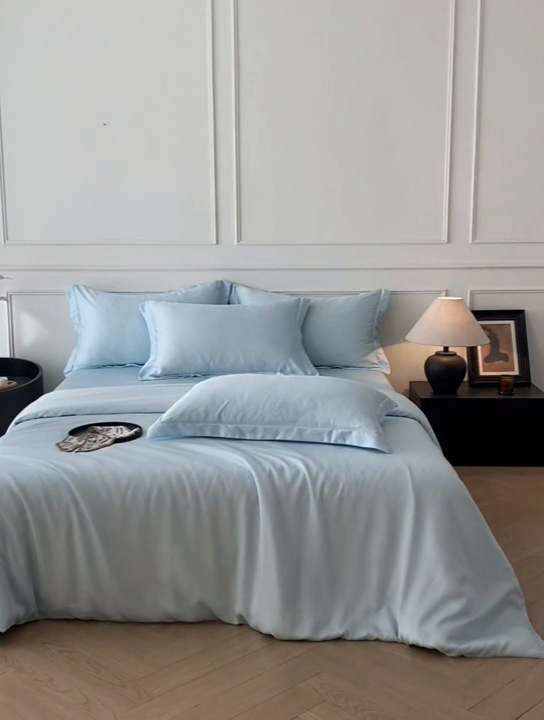 91家纺网 家纺一手货源 找家纺 涵宸2025新款天丝-天丝棉-纯色四件套-场景1 海天兰