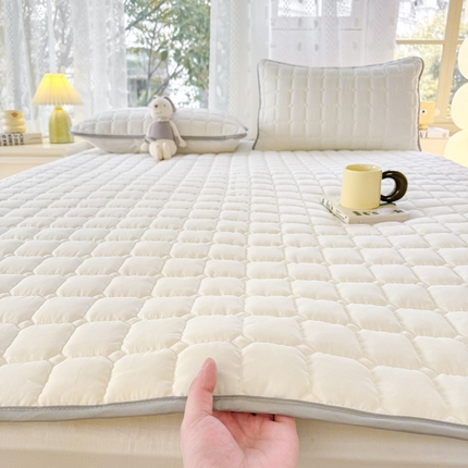 91家纺网 家纺一手货源 找家纺 麒东家纺 2025新款ins纯色磨毛夹棉床垫 米白