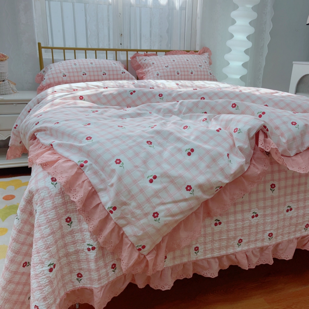 91家纺网 家纺一手货源 找家纺 暖居 2025春夏款高温砂洗棉花床盖三件套被套四件套同款纯棉夏被空调被四季 樱桃格子粉