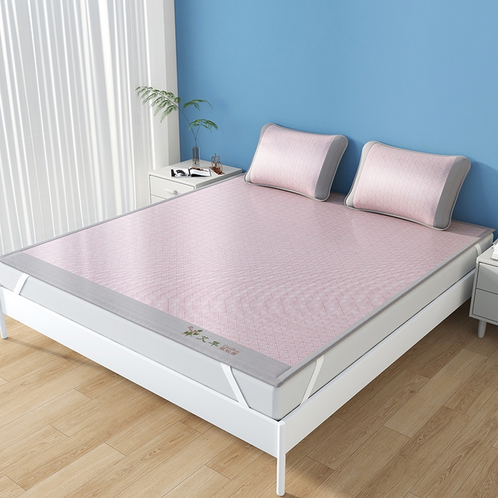 91家纺网 家纺一手货源 找家纺 青雅席业 2025新款凉感艾草冰藤席凉席 饼干花-粉色