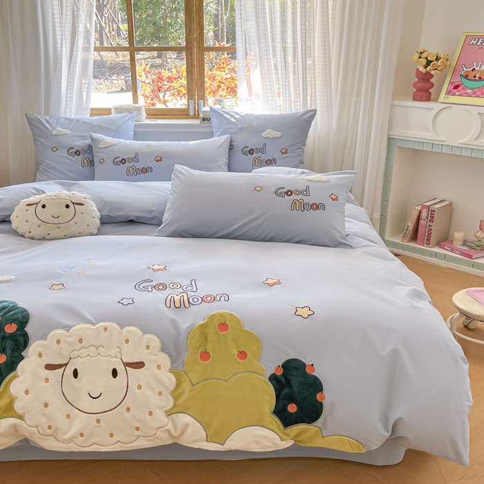 91家纺网 家纺一手货源 找家纺 恋绒2025新款亲肤全棉水洗棉纯棉贴布绣立体刺绣四件套系列—暗合款（提供买家秀）（送同款抱枕） 羊咩咩-蓝