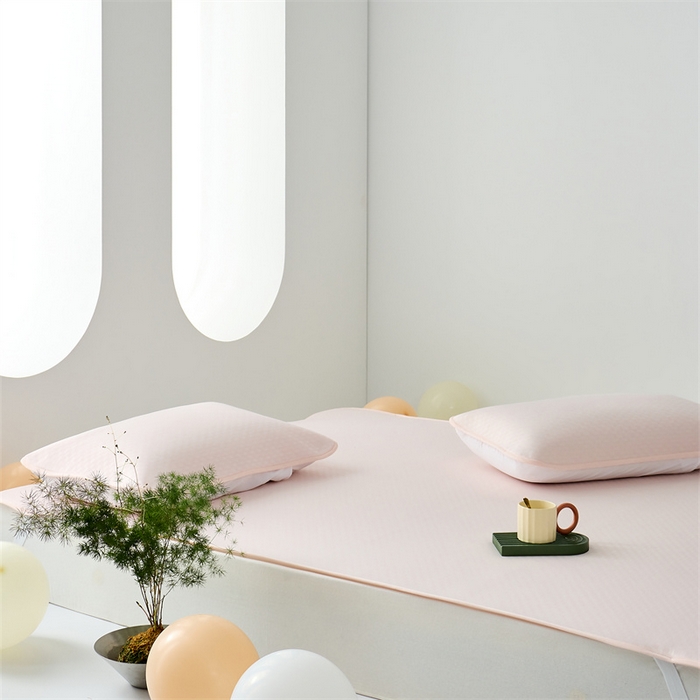 91家纺网 家纺一手货源 找家纺 凌云家纺 2025年爆款新品100%锦纶冰丝凉感三明治凉席 粉色