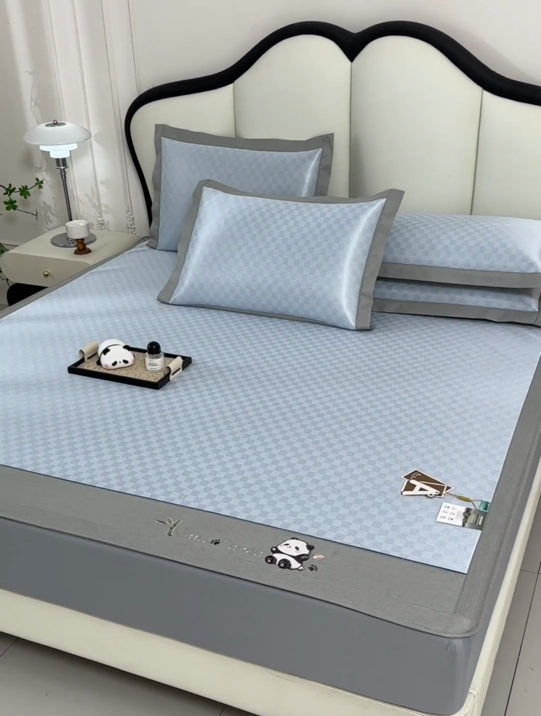 91家纺网 家纺一手货源 找家纺 小牛席业 2025新款棋盘格-熊猫凉感冰丝席系列（床笠款） 蓝色