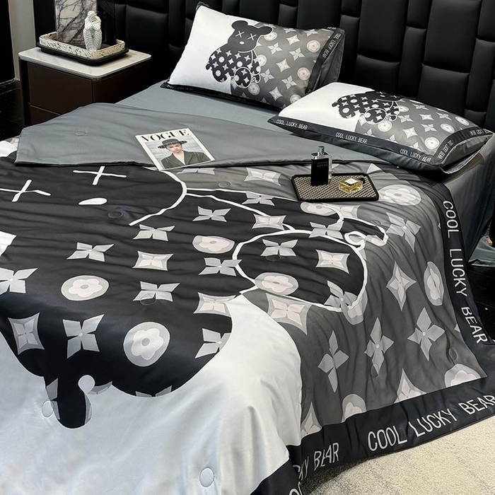 91家纺网 家纺一手货源 找家纺 （总）奥汀洛家纺 2025新款数码印花大版水洗真丝冰丝天丝夏被四件套