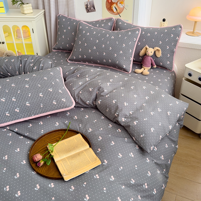 91家纺网 家纺一手货源 找家纺 赫梵茜 2025新款有氧针织双层纱单床盖床盖三件套床盖四件套 复古樱桃