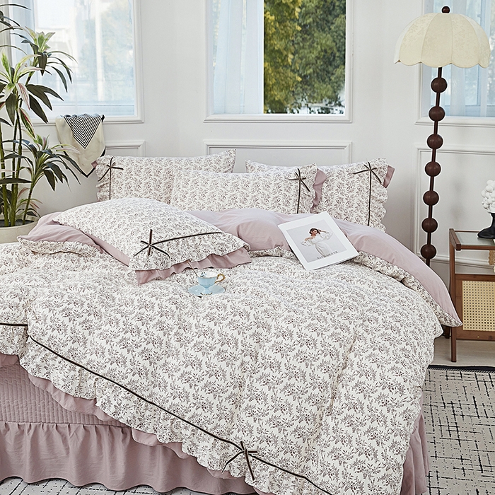 91家纺网 家纺一手货源 找家纺 卡迪亚家纺 2025新款轻氧棉小碎花韩式花边床盖 紫馨