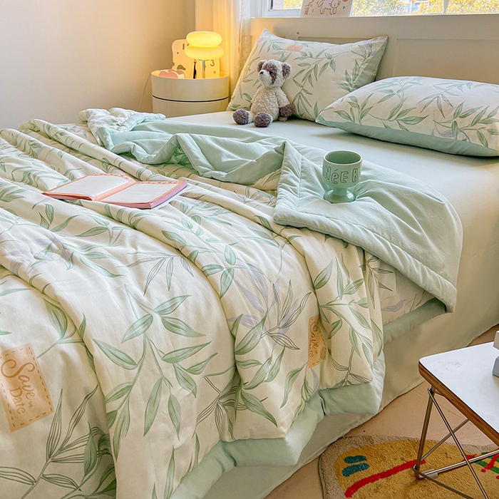 91家纺网 家纺一手货源 找家纺 金喜 2025新款全棉印花夏被可爱卡通风夏凉被薄被子夏被四件套 叶曲